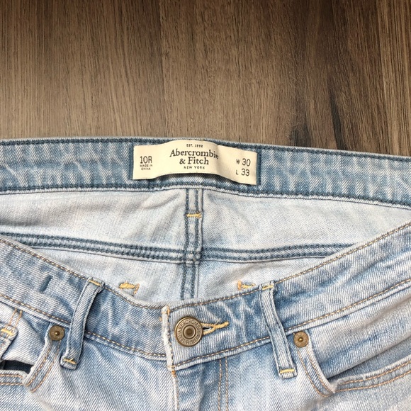 A&F light wash jeans no rips or distress - Picture 3 of 8